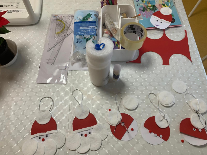 Selbstgebastelte Nikoläuse